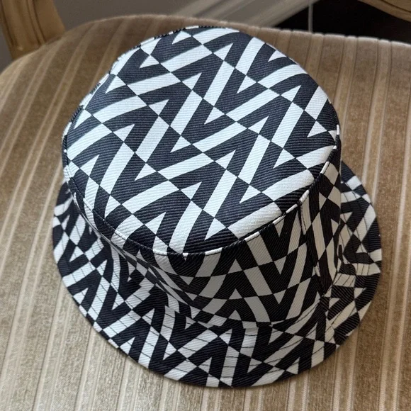 Valentino Garavani Black and White Geometric Hat - Picture 3 of 6
